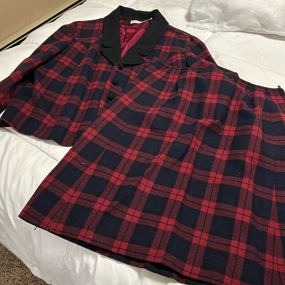 Vintage black and red skirt suit Pendleton measurements in pictures